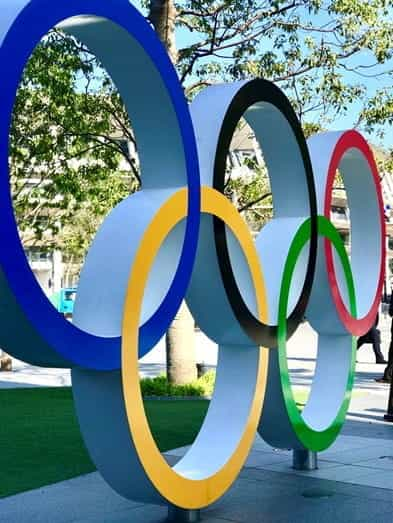 Sculpture of the five interlocking Olympic rings.