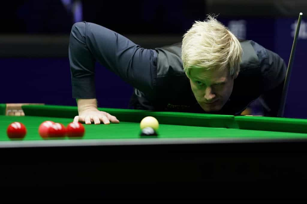 Neil Robertson eyeing a shot.